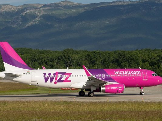 WIZZ AIR ги суспендираше северно-италијанските рути со цел да го спречи ширењето на Корона вирусот