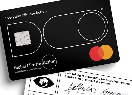 Шведска компанија ја направи првата кредитна картичка во светот која ја следи емисијата на јаглерод диоксид при секоја трансакција