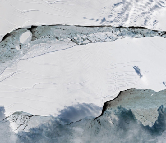 Нaјголемата санта лед во светот е четири пати поголема од Голем Лондон и се движи среде океан