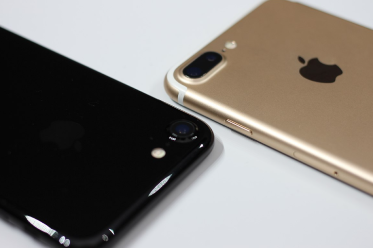 Apple прави магнетен полнач за својот iPhone