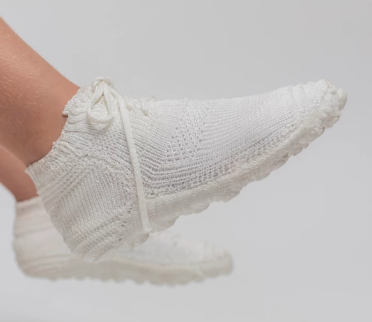 Израелски дизајнер направи обувки кои се распаѓаат после неколку употреби