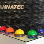 Паметна кацига ги предупредува рударите и градежните работници да држат растојание