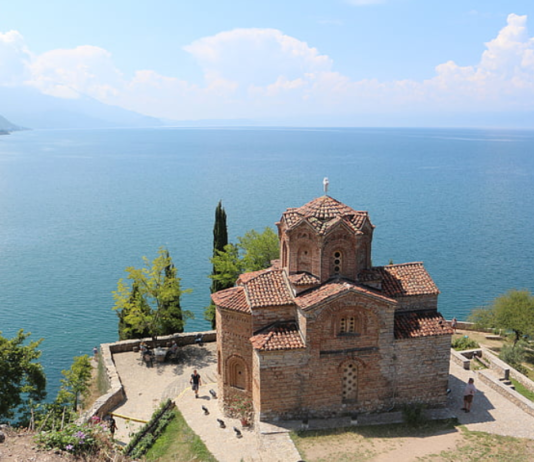 Неповратна финансиска помош за спас на туризмот и угостителството