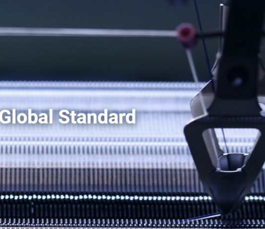 Јапонци направија машина која плете цели блузи и панталони