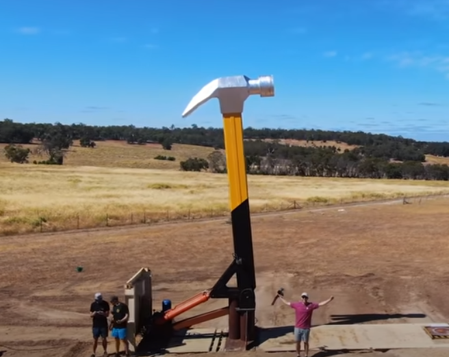 YouTuber built the largest hammer on the planet