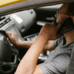 Италија воведува строги правила: возачите ја губат возачката поради користење телефон