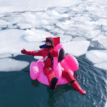 Нова хит атракција во северна Европа: лебдење помеѓу ледени брегови