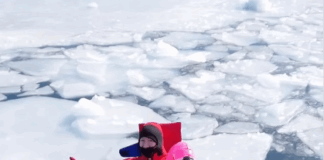 Нова хит атракција во северна Европа: лебдење помеѓу ледени брегови