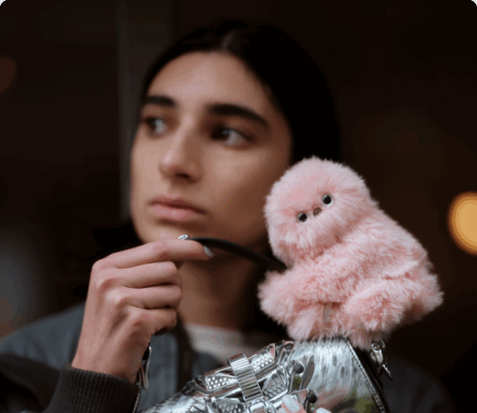 Мега популарната играчка Лабубу доби конкуренција – плишаниот робот Мируми