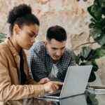 Анкета на Харвард: Младите се плашат дека вештачката интелигенција ќе им ги одземе работните места, но сепак ѝ веруваат