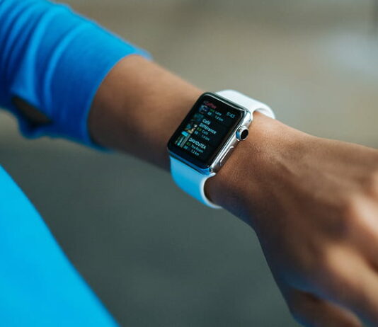 По десет години, Apple Watch се соочува со својот прв голем редизајн