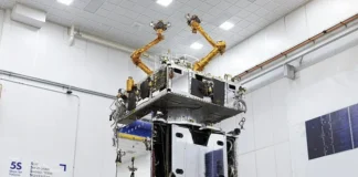 SpaceX лансираше дрон за поправка на сателити со роботски раце долги три метри