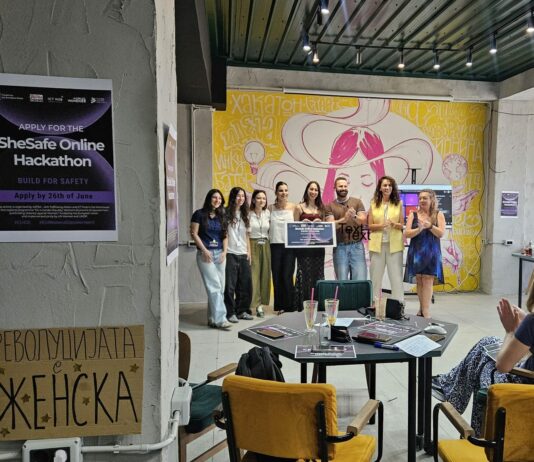 Три средношколки со платформата „Дигитален чувар“ победија хакатонот SheSafe Online во Скопје