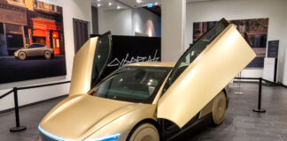 Илон Маск го претстави Cybercab – двосед роботакси без волан